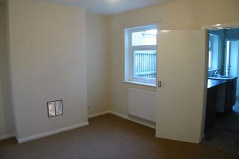 3 bedroom terraced house to rent, Park Street, Woodston