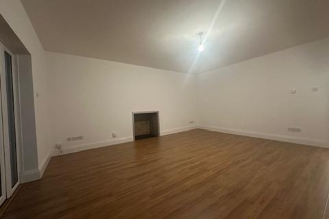 4 bedroom bungalow to rent, North Grays, Grays, Essex, RM16