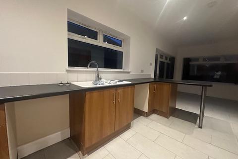 4 bedroom bungalow to rent, North Grays, Grays, Essex, RM16