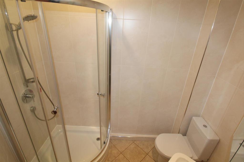 En-suite 2.jpg