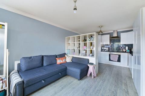 Studio for sale, Overton Road, Sutton SM2