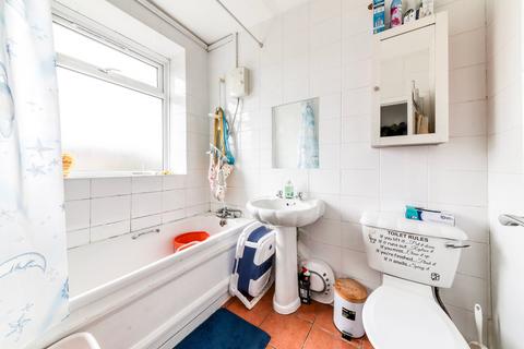 1 bedroom flat for sale, Selhurst Road, London, SE25