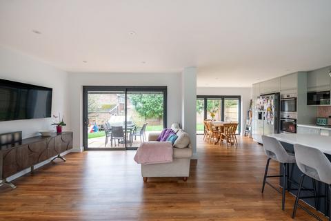 2 Millview Close, Reigate, RH2 0JD