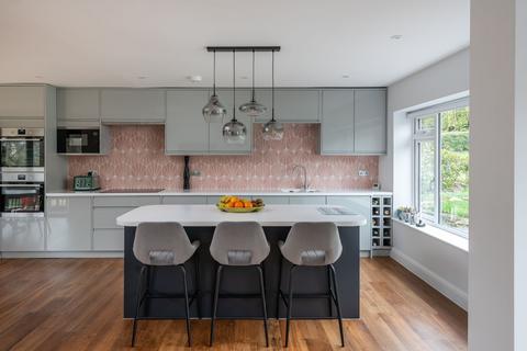 2 Millview Close, Reigate, RH2 0JD