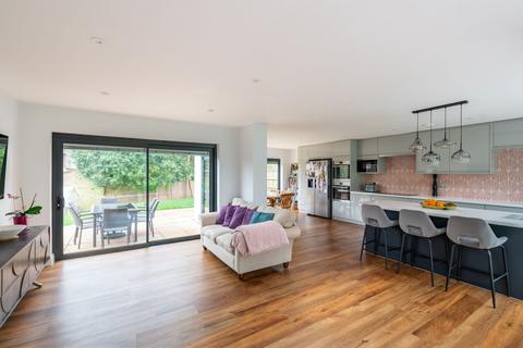 2 Millview Close, Reigate, RH2 0JD