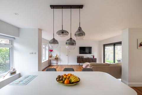2 Millview Close, Reigate, RH2 0JD