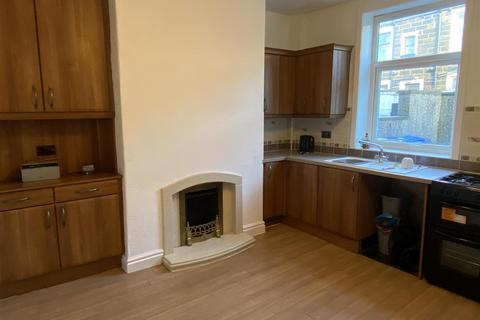 2 bedroom terraced house to rent, Gill Street, Colne