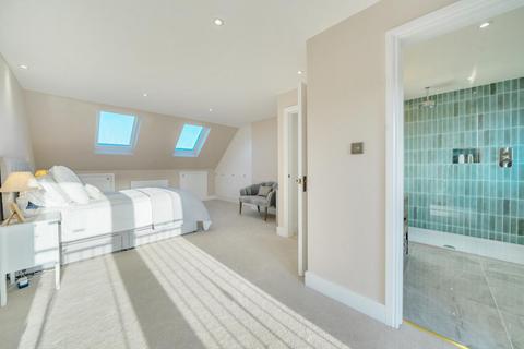 26 Waldron Road, London, SW18 3TE