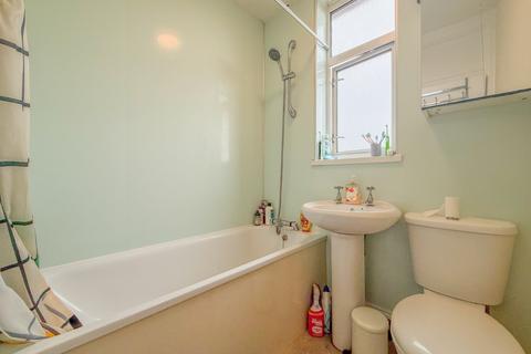 4 bedroom terraced house to rent, Sandling Avenue, Bristol BS7