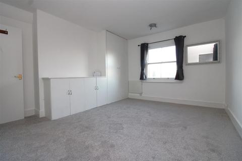 Studio to rent, South Terrace, Littlehampton