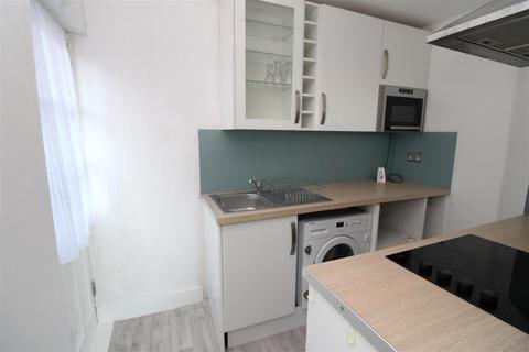 Studio to rent, South Terrace, Littlehampton