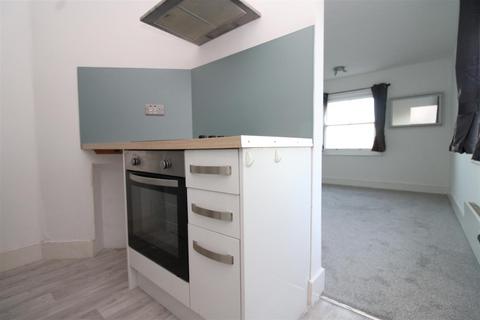 Studio to rent, South Terrace, Littlehampton