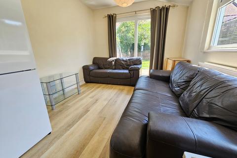 6 bedroom terraced house to rent, Brynland Avenue, Somerset BS7