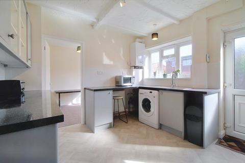 3 bedroom terraced house to rent, Bilborough Road, Bilborough, Nottingham, NG8 4DW