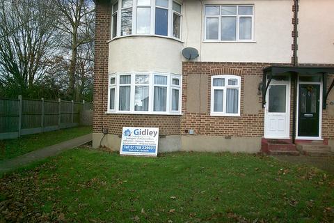 2 bedroom flat to rent, Granton Avenue, Upminster RM14