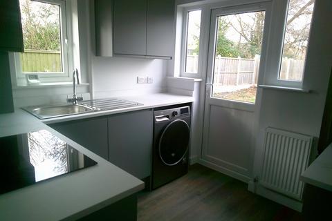 2 bedroom flat to rent, Granton Avenue, Upminster RM14