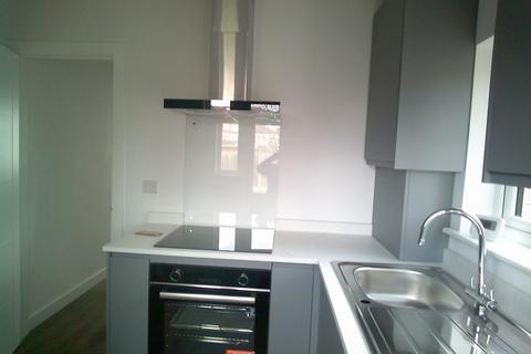 2 bedroom flat to rent, Granton Avenue, Upminster RM14