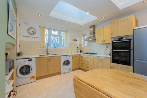 2 bedroom flat for sale, Wellesley Avenue, Richings Park SL0