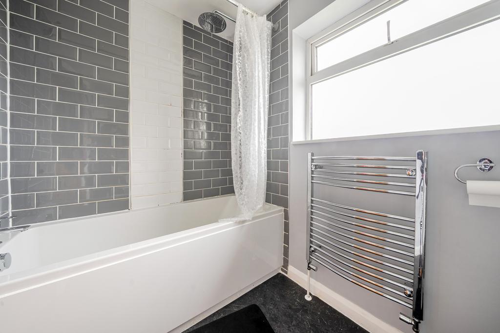Main bathroom 2