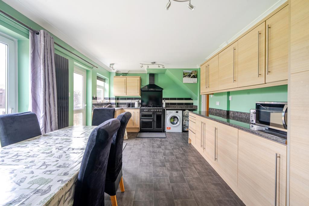 Full kitchen