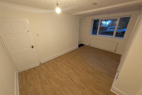 2 bedroom apartment to rent, Asgard Drive, Salford M5