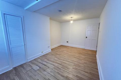 2 bedroom apartment to rent, Asgard Drive, Salford M5