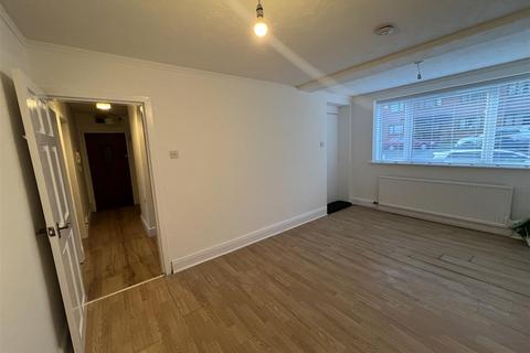 2 bedroom apartment to rent, Asgard Drive, Salford M5