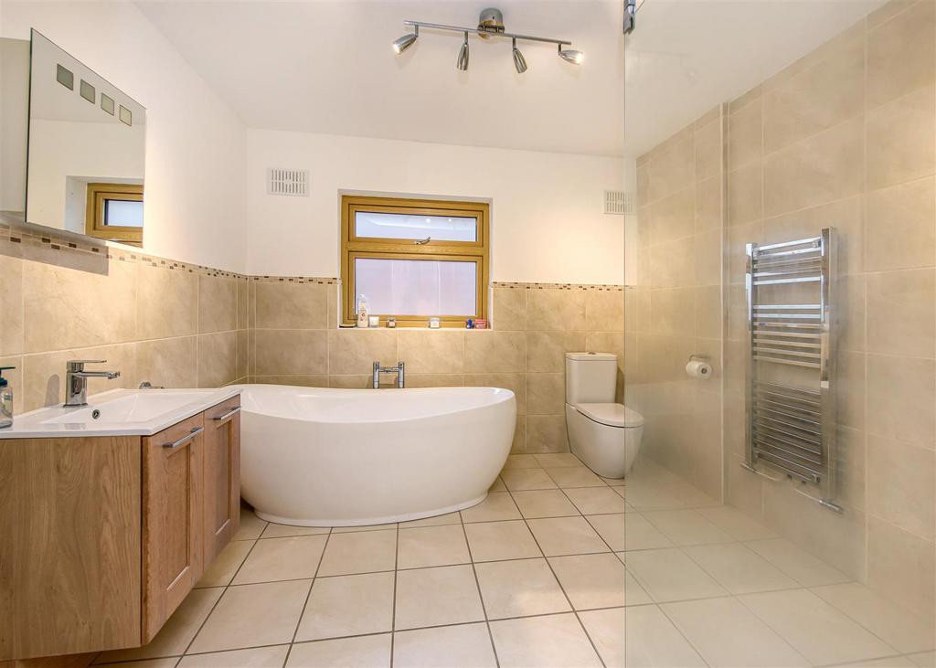 59 Elliotts Lane bathroom1.jpg