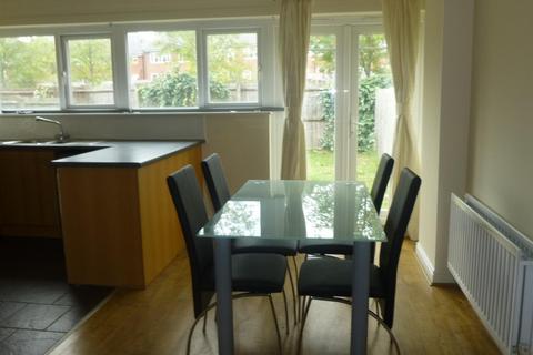 4 bedroom house to rent, Drayton Street, Manchester M15