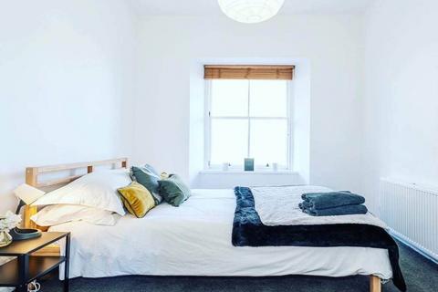 1 bedroom flat to rent, Eyre Place, ,