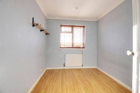 3 bedroom maisonette for sale, College Road, Cheshunt