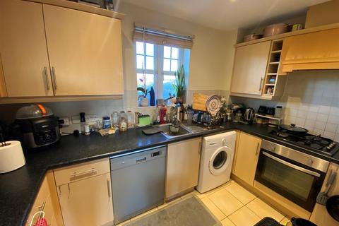 2 bedroom flat to rent, Shillingford Close, Mill Hill