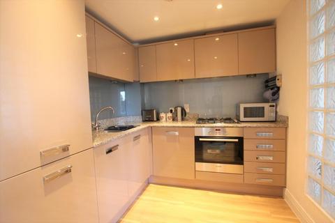 2 bedroom apartment to rent, West Hill Road, Woking GU22