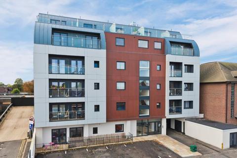 1 bedroom apartment to rent, Lavender Park Road, West Byfleet KT14