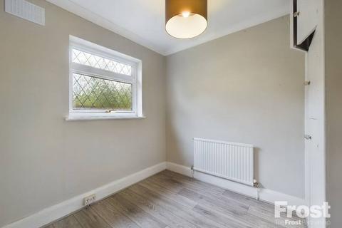 2 bedroom bungalow to rent, Staines Road West, Ashford, Surrey, TW15