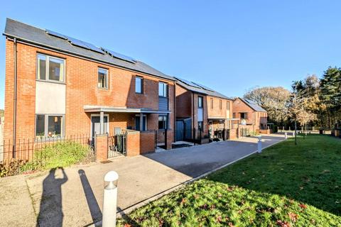 10 James View, Bordon, GU35 0FT