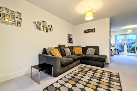 10 James View, Bordon, GU35 0FT
