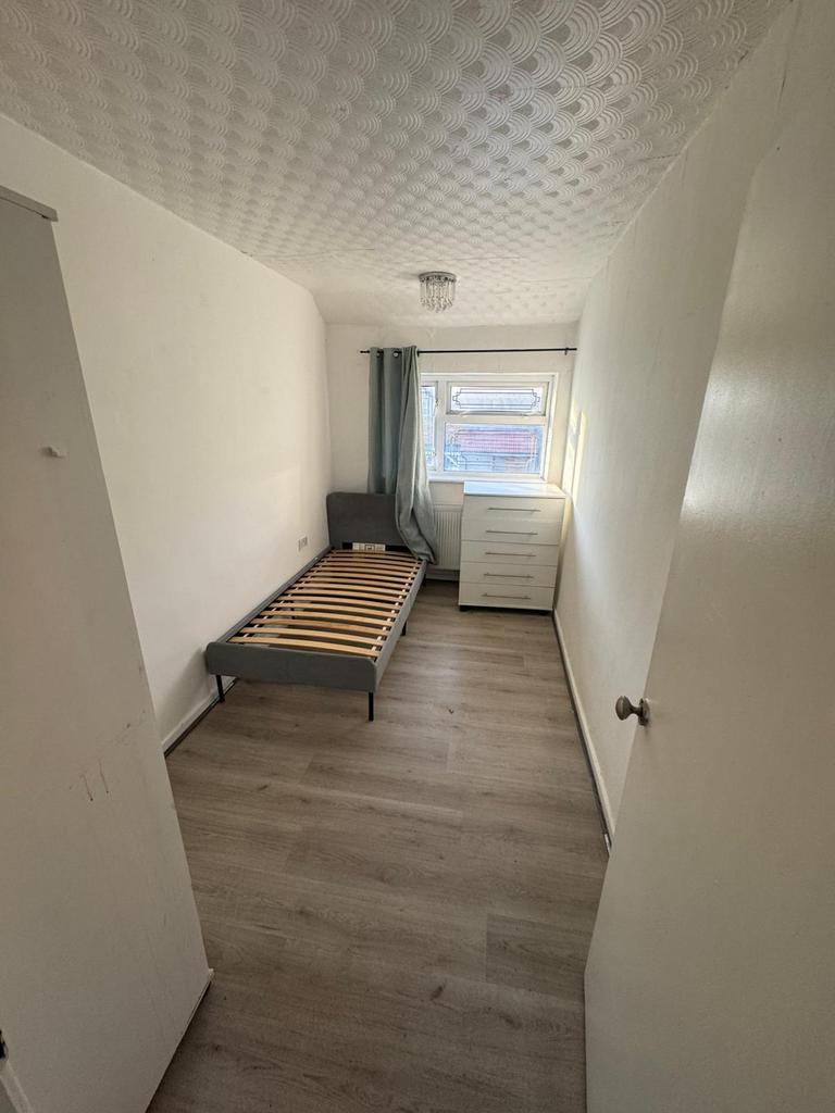 House in Barking - More