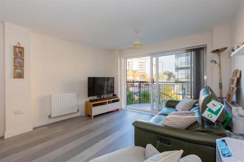 2 bedroom flat for sale, Windsor Road, Slough