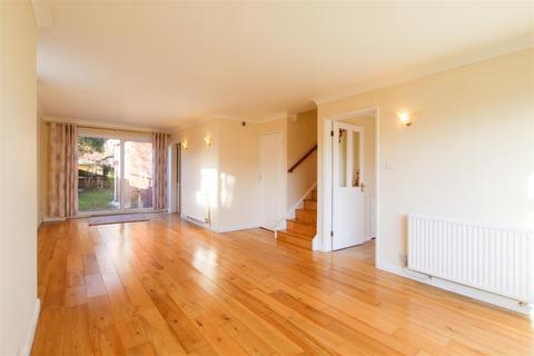 3 bedroom end of terrace house to rent, Derwent Close, Cambridge CB1