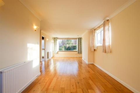 3 bedroom end of terrace house to rent, Derwent Close, Cambridge CB1