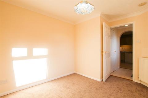 3 bedroom end of terrace house to rent, Derwent Close, Cambridge CB1