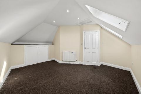 2 bedroom flat to rent, Parkside, Ilford, IG1