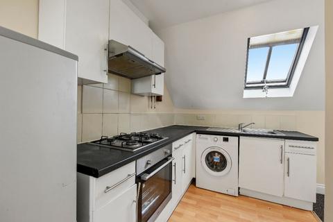 2 bedroom flat to rent, Parkside, Ilford, IG1