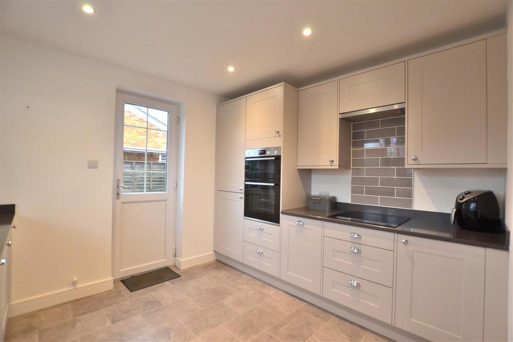 Kitchen 2.JPG