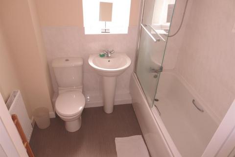 2 bedroom flat to rent, Sanderson Villas, St. James' Village , Gateshead, NE8 3DD