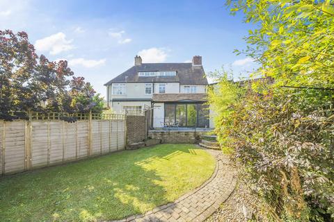 15 The Netherlands, Coulsdon, CR5 1NG