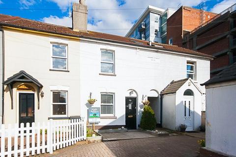 2 bedroom cottage to rent, Crown Street, Brentwood