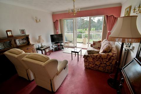 2 bedroom flat for sale, Fairways, Ferndown, BH22