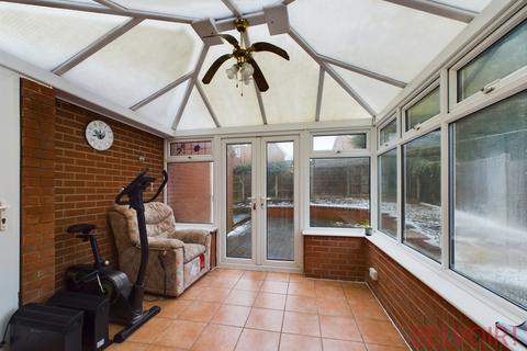 3 bedroom detached bungalow to rent, Pinfold Gardens, Forest Town, NG19